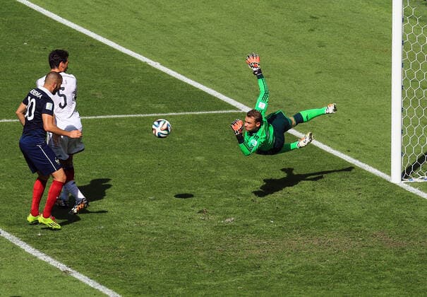 Football - 2014 FIFA World Cup, WM, Weltmeisterschaft, Fussball - Quarter Final France v Germany 04 July 2014 - FIFA World Cup Brazil 2014 - Quarter Final - France v Germany - Germany goalkeeper Manuel Neuer saves from Karim Benzema of France - Photo: Marc Atkins Offside. Rio de Janeiro Brazil *** Fußball FIFA Fussball-Weltmeisterschaft 2014 Viertelfinale Frankreich gegen Deutschland 04. Juli 2014 FIFA Fussball-Weltmeisterschaft Brasilien 2014 Viertelfinale Frankreich gegen Deutschland Deutschland Torwart Manuel Neuer rettet vor Karim Benzema von Frankreich Foto Marc Atkins Abseits Rio de Janeiro Brasilien  Copyright: xMarcxAtkinsxOffside