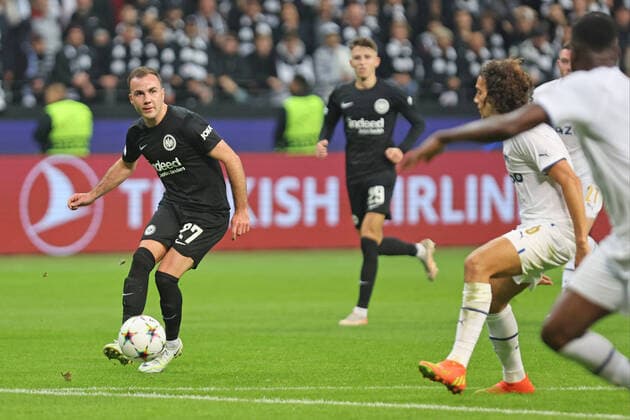 Goal to 2 1 by Randal Kolo Muani Eintracht Frankfurt , No 9 after well-aimed assist from Mario Götze, Goetze Eintracht Frankfurt, No 27 , Eintracht Frankfurt Olympique Marseille, football, UEFA Champions League, 2022 2023 season, Olympique Marseille, Sporting CP, group stage, Group D, Group D, 5 match day, home match, 26 10 2022, Football Champions League for club teams, Champions Leaguewettbewerb, Champions League 2022 2023.