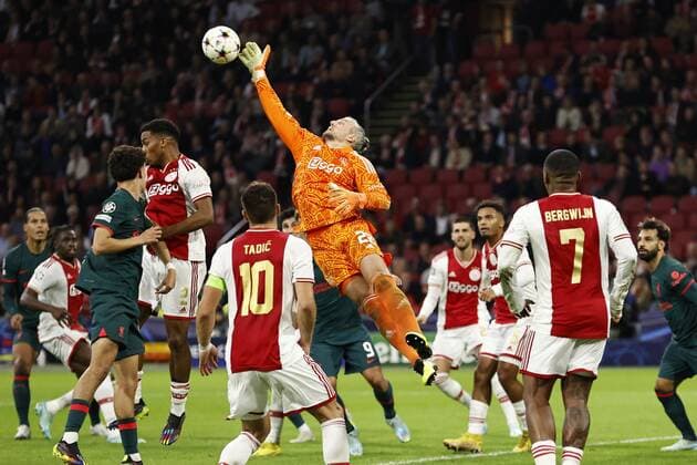 AMSTERDAM LR Jurrien Timber of Ajax, Ajax goalkeeper Remko Pasveer, Dusan Tadic of Ajax, Owen Wijndal of Ajax, Mo Salah of Liverpool FC during the UEFA Champions League Group A match between Ajax Amsterdam and Liverpool FC in the Johan Cruijff ArenA on October 26, 2022 in Amsterdam, Netherlands ANP MAURICE VAN STEEN UEFA Europa Champions League 2022 2023 xVIxANPxSportx xxANPxIVx 456786596 originalFilename: 456786596.jpg