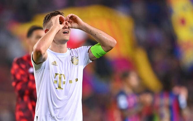 Sport Themen der Woche KW43 Sport Bilder des Tages FUSSBALL CHAMPIONS LEAGUE SAISON 2022 2023 Vorrunde Gruppe C 5. Spieltag FC Barcelona, Barca - FC Bayern Muenchen 26.10.2022 Joshua Kimmich (FC Bayern Muenchen) haelt Ausschau *** FOOTBALL CHAMPIONS LEAGUE SEASON 2022 2023 preliminary round group C 5 matchday FC Barcelona FC Bayern Muenchen 26 10 2022 Joshua Kimmich FC Bayern Muenchen keeps a lookout