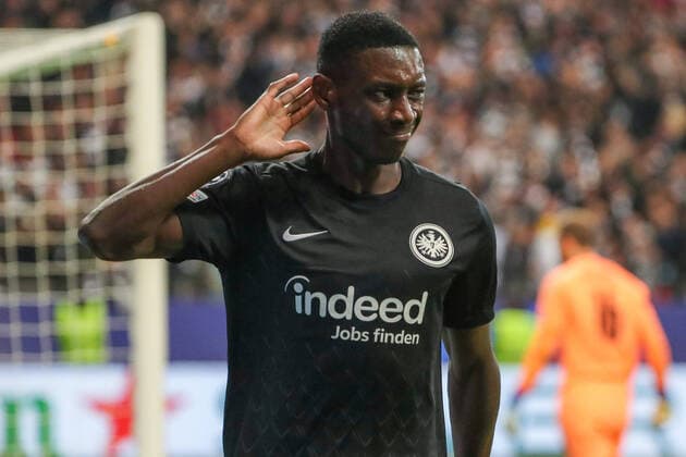 xMHx UEFA Champions League Eintracht Frankfurt Olympique Marseille on 26 10 2022 at Deutsche Bank Park in Frankfurt cheering, goal celebration, goal scorer Randal Kolo Muani Frankfurt 9 cheers after his goal to 2 to 1 MH