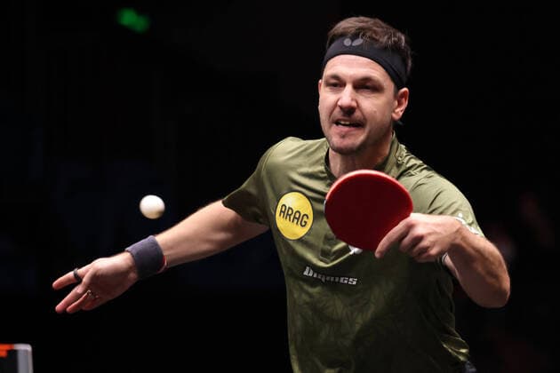Bilder des Jahres, Sport 10 Oktober Sport Themen der Woche KW43 Sport Bilder des Tages (221027) -- XINXIANG, Oct. 27, 2022 -- Timo Boll of Germany hits a return during the men s singles round of 16 match against Lin Gaoyuan of China at the WTT Cup Finals in Xinxiang, central China s Henan Province, Oct. 27, 2022. (Photo by Xinhua) (SP)CHINA-HENAN-XINXIANG-WTT-CUP FINALS-DAY 1 (CN) GaoxZhiyong 
