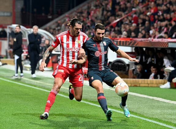 Football, Men, Season 2022 2023, Europa League Group D, Matchday 5 1 FC Union Berlin SC Sporting Braga, v l Christopher Trimmel 1 FC Union , Abel Ruiz SC Sporting Braga , 27 10 2022, Copyright: xMatthiasxKochx