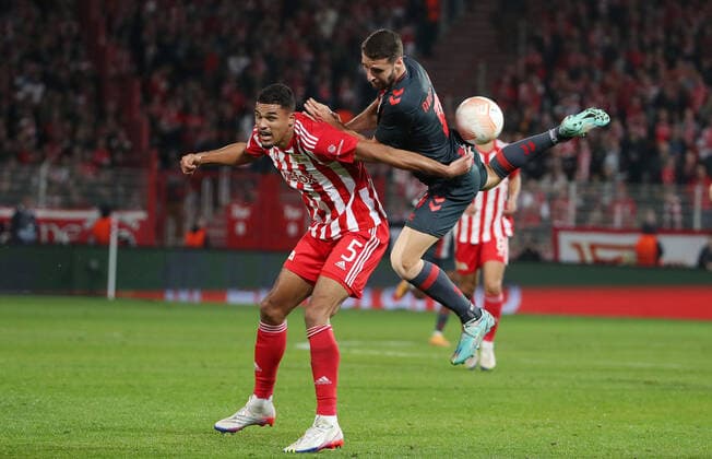 Danilho Doekhi, Abel Ruiz duel match scene action sports football soccer UEL UEFA Europa League men season 2022 2023 27 10 2022 1 FC Union Berlin FCU vs SC Sporting Braga DFL regulations prohibit any use of photographs as image sequences and or quasi video