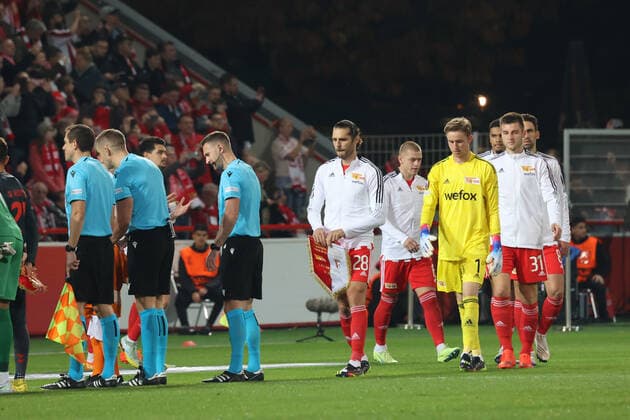 DEU, Europa League, 1 FC Union vs SC Braga, 27 10 2022, Stadion Alte Foersterei, Berlin, DEU, Europa League, 1 FC Union vs SC Braga, in picture Unioner Spielerkreis DFL regulations prohibit any use of Photographs as image sequences and or quasi video Foto Juergen Engler nordphoto GmbH JuergenxEngler nph00076