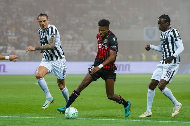 Rares Ilie (OGC Nice) - Ljubomir Fejsa (FK Partizan) FOOTBALL : OGC Nice vs FK Partizan - Conference League - Phase de groupe - Nice - 27 10 2022 NorbertScanella Panoramic 