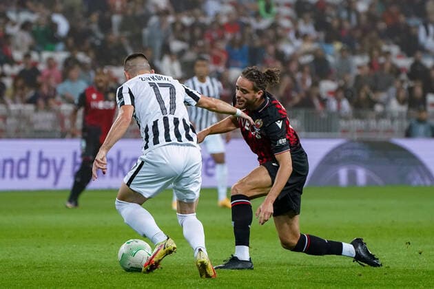 Billal Brahimi (OGC Nice) - Marko Zivkovic (FK Partizan) FOOTBALL : OGC Nice vs FK Partizan - Conference League - Phase de groupe - Nice - 27 10 2022 NorbertScanella Panoramic 
