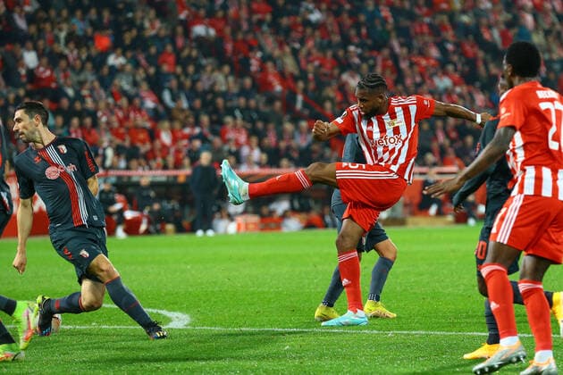 27 10 2022, xtgx, football UEFA Europa League, 1 FC Union Berlin Sporting Braga emspor, v l Jordan Siebatcheu Union Berlin, 45 goal shot, shoots the ball on goal, shot DFL DFB REGULATES PROHIBIT ANY USE OF PHOTOGRAPHS as IMAGE SEQUENCES and or QUASI VIDEO Berlin