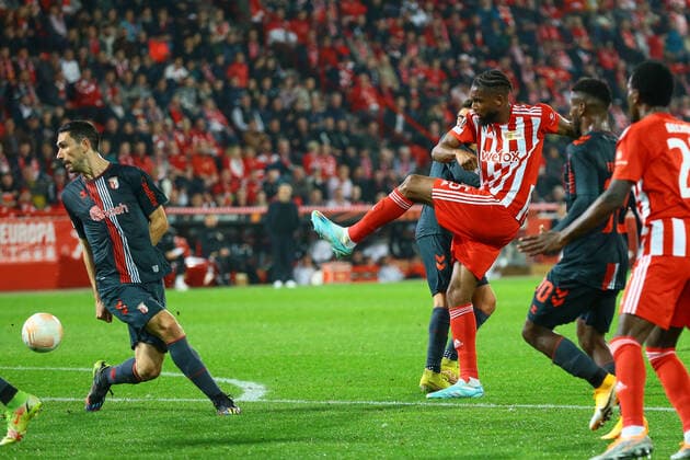 27 10 2022, xtgx, football UEFA Europa League, 1 FC Union Berlin Sporting Braga emspor, v l Jordan Siebatcheu Union Berlin, 45 goal shot, shoots the ball on goal, shot DFL DFB REGULATES PROHIBIT ANY USE OF PHOTOGRAPHS as IMAGE SEQUENCES and or QUASI VIDEO Berlin