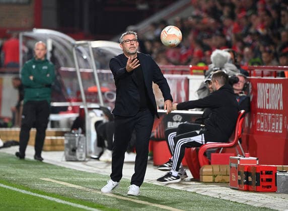 Football, men, 2022 2023 season, Europa League Group D, Matchday 5 1 FC Union Berlin SC Sporting Braga, coach Urs Fischer 1 FC Union throws a ball away, 27 10 2022, Copyright: xMatthiasxKochx