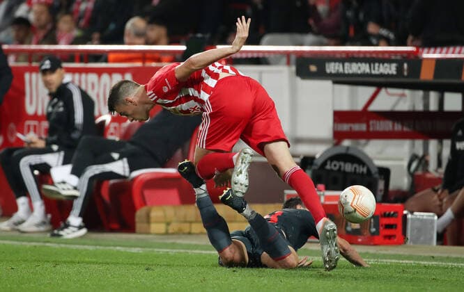 Janik Haberer, Diego Lainez duel match scene action sports football soccer UEL UEFA Europa League men season 2022 2023 27 10 2022 1 FC Union Berlin FCU vs SC Sporting Braga DFL regulations prohibit any use of photographs as image sequences and or quasi video