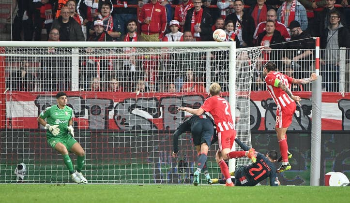 Football, Men, 2022 2023 season, Europa League Group D, Matchday 5 1 FC Union Berlin SC Sporting Braga, Chance Christopher Trimmel r , 1 FC Union , end 1 half, 27 10 2022, Copyright: xMatthiasxKochx