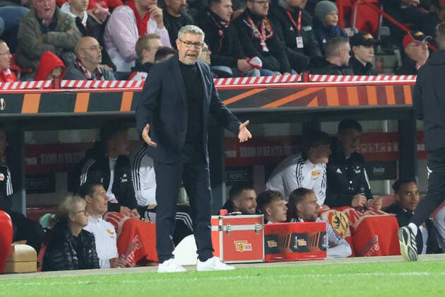 DEU, Europa League, 1 FC Union vs SC Braga, 27 10 2022, Stadion Alte Foersterei, Berlin, DEU, Europa League, 1 FC Union vs SC Braga, in picture Head Coach Urs Fischer 1 FC Union Berlin , Unioner Trainerbank DFL regulations prohibit any use of Photographs as image sequences and or quasi video Foto Juergen Engler nordphoto GmbH JuergenxEngler nph00076