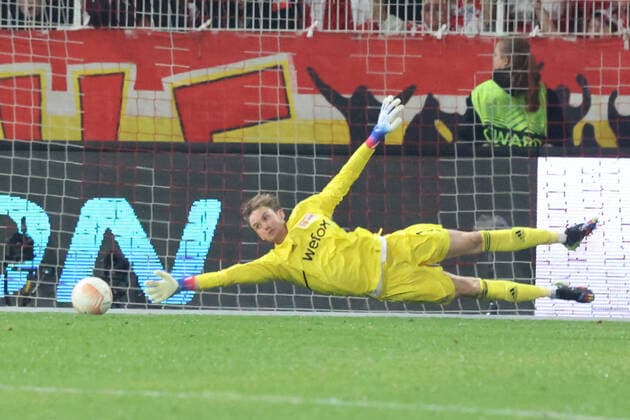 DEU, Europa League, 1 FC Union vs SC Braga, 27 10 2022, Stadion Alte Foersterei, Berlin, DEU, Europa League, 1 FC Union vs SC Braga, in picture Frederik Roennow 1 FC Union Berlin 1 DFL regulations prohibit any use of Photographs as image sequences and or quasi video Foto Juergen Engler nordphoto GmbH JuergenxEngler nph00076