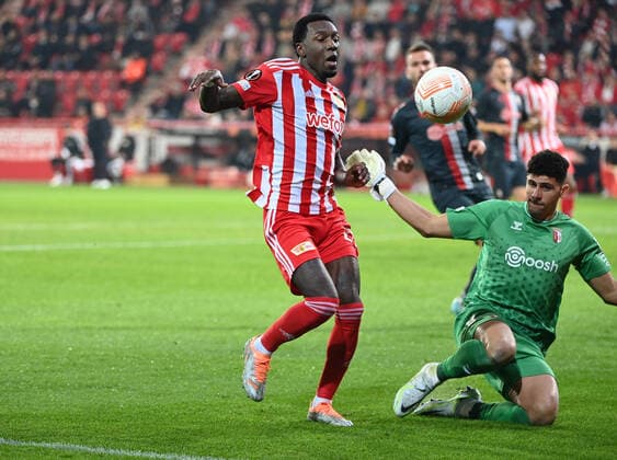 Football, men, season 2022 2023, Europa League Group D, Matchday 5 1 FC Union Berlin SC Sporting Braga, v l Sheraldo Becker 1 FC Union , goalkeeper Matheus SC Sporting Braga , 27 10 2022, Copyright: xMatthiasxKochx