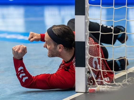 Silvio Heinevetter TVB Stuttgart 12 cheers energetically, Frisch Auf Goeppingen vs TVB Stuttgart, 1 Bundesliga, Handball, Men, 27 10 2022 Frisch Auf Goeppingen vs TVB Stuttgart, 1 Bundesliga, Handball, Men, 27 10 2022 Goeppingen Copyright: xEIBNER MichaelxSchmidtx EP_MST