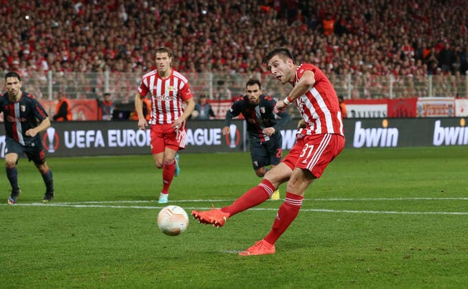 Robin Knoche penalty kick kicking to 1 0 Sport Football Soccer UEL UEFA Europa League men season 2022 2023 27 10 2022 1 FC Union Berlin FCU vs SC Sporting Braga DFL regulations prohibit any use of photographs as image sequences and or quasi video