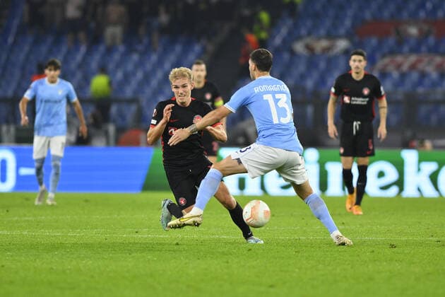 October 27, 2022, Rome, Italy: Alessio Romagnoli of S.S. LAZIO and Gustav Isaksen of FC Midtjylland during the fifth day of UEFA Europa League Group F match between S.S. Lazio and FC Midtjylland at Olimpico Stadium on October 27, 2022 in Rome, Italy. football Europa League match - SS Lazio vs FC Midtjylland, Rome, Italy  - ZUMAl164 20221027_zsa_l164_074 Copyright: xDomenicoxCippitellix