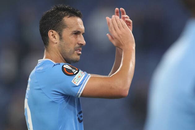 Rome, Italy 27.10.2022:Pedro of Lazio greets the fans at end of the Uefa Europe League 2022-2023 , Group F - SS matchday 5, football match between SS Lazio vs FC Midtjylland at Olympic Stadium in Rome, Italy.  Copyright: xmarcoxiacobuccix xipa-agency.netx xmarcoxiacobuccix 0