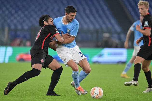 Foto Alfredo Falcone LaPresse 27 Ottobre 2022 - Roma, Italia - calcio - Lazio - Midtjylland - Europa League 2022 2023 - Stadio Olimpico. Nella foto: Evander (FC Midtjylland) Danilo Cataldi (SS Lazio) Foto Alfredo Falcone LaPresse October 27, 2022 Rome, Italy - sport, soccer - Lazio - Midtjylland - Europe League 2022 2023 - Olimpic Stadium. In the pic: Evander (FC Midtjylland) Danilo Cataldi (SS Lazio)  Copyright: xAlfredoxFalcone LaPressex