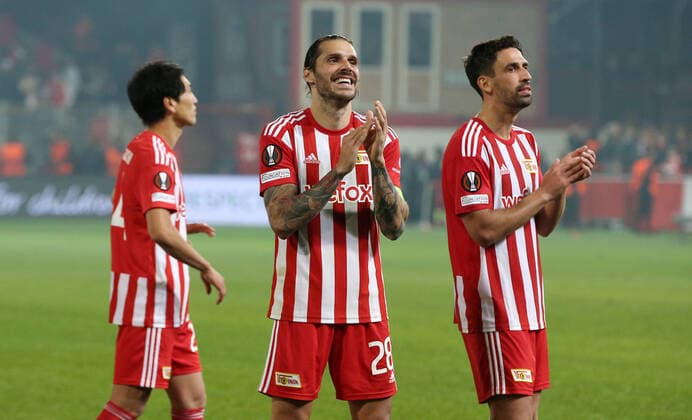 Genki Haraguchi, Christopher Trimmel, Rani Khedira, Unionmannschaft celebrates 1 0 win in front of fans joy emotion jubilation after end of game sports soccer soccer UEL UEFA Europa League men season 2022 2023 27 10 2022 1 FC Union Berlin FCU vs SC Sporting Braga DFL regulations prohibit any use of photographs as image sequences and or quasi video