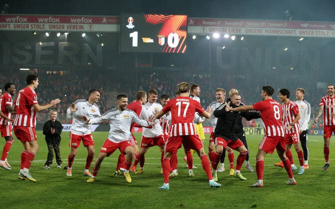 Union team celebrates 1 0 victory in front of the fans joy emotion jubilation after the end of the game, scoreboard with final result 1 0 sports football soccer UEL UEFA Europa League mens season 2022 2023 27 10 2022 1 FC Union Berlin FCU vs SC Sporting Braga DFL regulations prohibit any use of photographs as image sequences and or quasi video