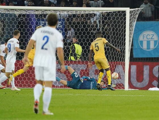 Photo Manuel Geisser 27 10 2022 football men season 2022 2023 UEFA Europa League FC Zuerich FK Bodoe Glimt 2 1 picture Nikola Boranijaseviv FC Zuerich I goal scorer to 1 1 Nikita Haikin Torhueter FK Bodoe Glimt is beaten action goal goal scorer