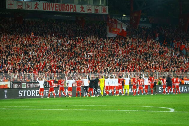 27 10 2022, xtgx, football UEFA Europa League, 1 FC Union Berlin Sporting Braga emspor, v l Union cheering about the victory, cheering after the end of the game DFL DFB REGULATES PROHIBIT ANY USE OF PHOTOGRAPHS as IMAGE SEQUENCES and or QUASI VIDEO Berlin