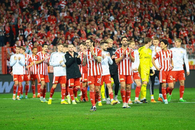 27 10 2022, xtgx, football UEFA Europa League, 1 FC Union Berlin Sporting Braga emspor, v l Union cheering about the victory, cheering after the end of the game DFL DFB REGULATES PROHIBIT ANY USE OF PHOTOGRAPHS as IMAGE SEQUENCES and or QUASI VIDEO Berlin
