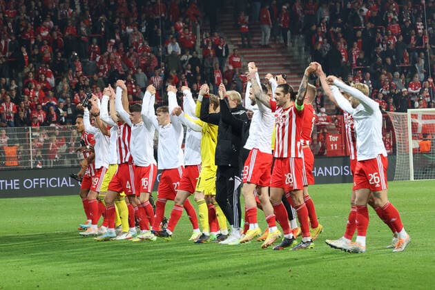 DEU, Europa League, 1 FC Union vs SC Braga, 27 10 2022, Stadion Alte Foersterei, Berlin, DEU, Europa League, 1 FC Union vs SC Braga, in picture Unioner Spielerkreis DFL regulations prohibit any use of Photographs as image sequences and or quasi video Foto Juergen Engler nordphoto GmbH JuergenxEngler nph00076