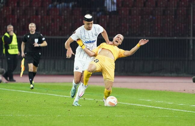 Photo Manuel Geisser 27 10 2022 football men season 2022 2023 UEFA Europa League FC Zuerich FK Bodoe Glimt 2 1 picture Nikola Katic FC Zuerich against 18 Brede Moe FK Bodoe Glimt r action duel