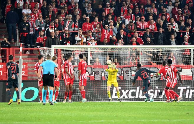 Football, Men, 2022 2023 season, Europa League Group D, Matchday 5 1 FC Union Berlin SC Sporting Braga, save from goalkeeper Frederik Rönnow 1 FC Union , 27 10 2022, Copyright: xMatthiasxKochx