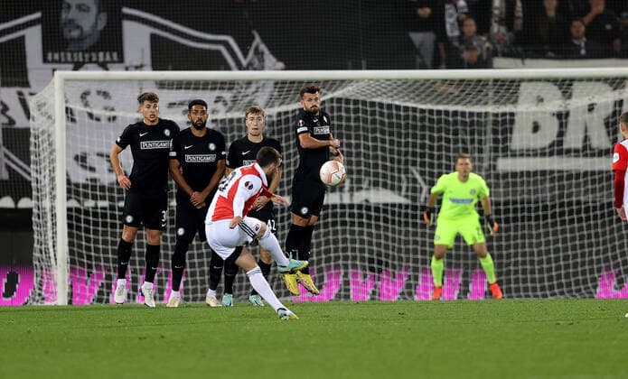 SOCCER - UEFA EL, Sturm vs Feyenoord GRAZ,AUSTRIA,27.OCT.22 - SOCCER - UEFA Europa League, group stage, SK Sturm Graz vs Feyenoord Rotterdam. Image shows Orkun Koekcue (Feyenoord), Ivan Ljubic, Gregory Wuethrich, David Affengruber and Albian Ajeti (Sturm).  GEPAxpictures xHansxOberlaender