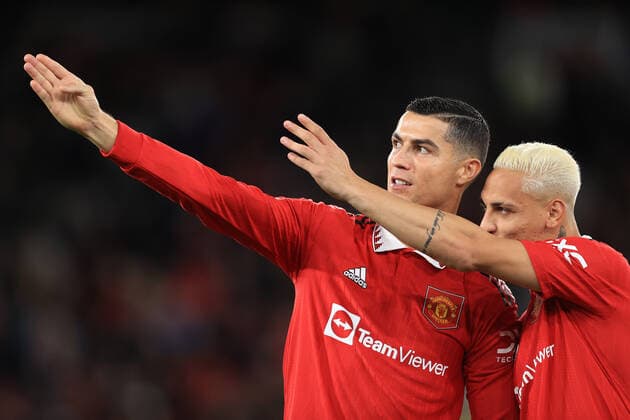 Fußball UEFA Europa League Gruppe E Manchester United gegen Sheriff Tiraspol 27. Oktober 2022 UEFA Europa League Gruppe E Manchester United gegen Sheriff Tiraspol Cristiano Ronaldo von Manchester United L und Antony von Manchester United Geste Foto Simon Stacpoole Abseits Manchester UK  Copyright: xSimonxStacpoolexOffside