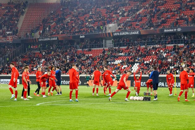 SC Freiburg warming up before the start of the match , GER, SC Freiburg vs Olympiacos FC, Football, UEFA Europa League, Matchday 5, Group Stage, 27 10 2022 GER, SC Freiburg vs Olympiacos FC, Football, UEFA Europa League, Matchday 5, Group Stage, 27 10 2022 Freiburg im Breisgau Copyright: xEibner-Pressefoto GrantxHubbsx EP_GHS
