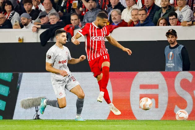 Georgios Masouras Olympiacos FC, 19 and Daniel Kofi Kyereh SC Freiburg, 11 fighting for the ball , GER, SC Freiburg vs Olympiacos FC, Football, UEFA Europa League, Matchday 5, Group Stage, 27 10 2022 GER, SC Freiburg vs Olympiacos FC, Football, UEFA Europa League, Matchday 5, Group Stage, 27 10 2022 Freiburg im Breisgau, Germany. Copyright: xEibner-Pressefoto GrantxHubbsx EP_GHS