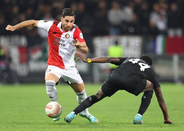 SOCCER - UEFA EL, Sturm vs Feyenoord GRAZ,AUSTRIA,27.OCT.22 - SOCCER - UEFA Europa League, group stage, SK Sturm Graz vs Feyenoord Rotterdam. Image shows Alireza Jahanbakhsh (Feyenoord) and Amadou Dante (Sturm).  GEPAxpictures xChrisxBauer