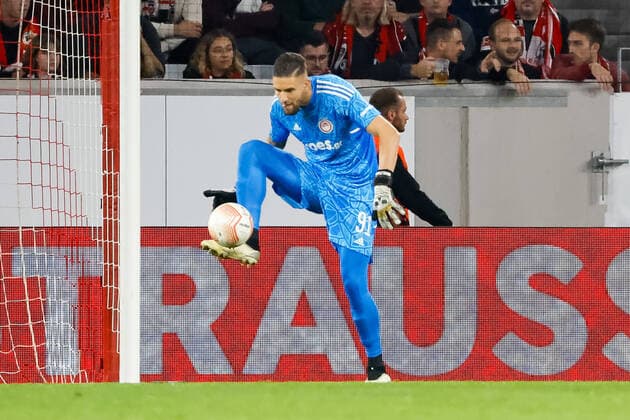 Alexandros Paschalakis Olympiacos FC, 91 on the ball in action , GER, SC Freiburg vs Olympiacos FC, Football, UEFA Europa League, Matchday 5, Group Stage, 27 10 2022 GER, SC Freiburg vs Olympiacos FC, Football, UEFA Europa League, Matchday 5, Group Stage, 27 10 2022 Freiburg im Breisgau, Germany Copyright: xEibner-Pressefoto GrantxHubbsx EP_GHS