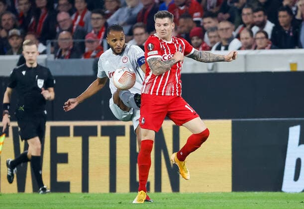 Youssef El Arabi Olympiacos FC, 11 and Lukas Kuebler SC Freiburg, 17 in duel , GER, SC Freiburg vs Olympiacos FC, Football, UEFA Europa League, Matchday 5, Group Stage, 27 10 2022 GER, SC Freiburg vs Olympiacos FC, Football, UEFA Europa League, Matchday 5, Group Stage, 27 10 2022 Freiburg im Breisgau, Germany. Copyright: xEibner-Pressefoto GrantxHubbsx EP_GHS