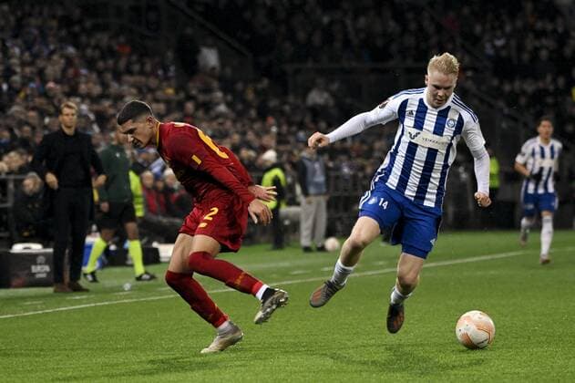 Cristian Volpato (L) of AS Roma and Matti Peltola of HJK fight for the ball during the football UEFA Europa League Group C match HJK vs. AS Roma in Helsinki, Finland on Thursday, 27th Oct., 2022. Helsinki Finland LKFTJK20221027222209FFOI  Copyright: xEmmixKorhonenx LKFTJK20221027222209FFOI