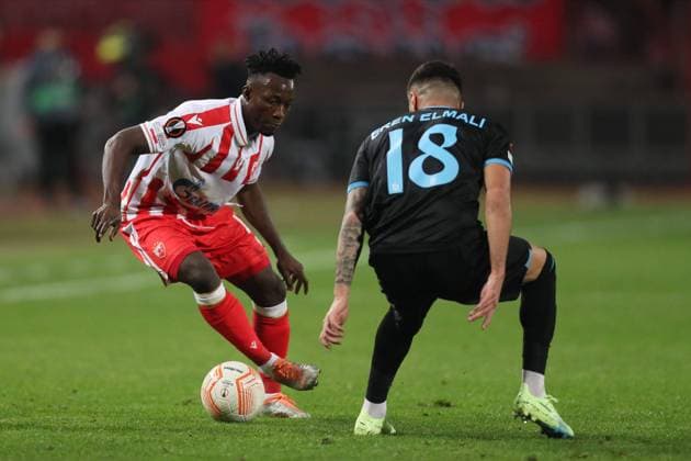 CRVENA ZVEZDA vs TRABZONSPOR OSMAN BUKARI vs EREN ELMALI football Crvena zvezda against Trabzonspor UEFA Europa league, Rajko Mitic stadium, Belgrade, 27.10.2022 Foto: FOOTBALL, UEFA EUROPA LEAGUE, CRVENA ZVEZDA, RED STAR, TRABZONSPOR Belgrade Rajko Mitic stadium Serbia Copyright: xMarkoxMetlas xMNxPressx