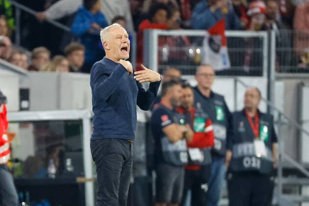 Christian Streich SC Freiburg, coach gesture, gestures , GER, SC Freiburg vs Olympiacos FC, football, UEFA Europa League, Matchday 5, group stage, 27 10 2022 GER, SC Freiburg vs Olympiacos FC, football, UEFA Europa League, Matchday 5, group stage, 27 10 2022 Freiburg im Breisgau, Germany Copyright: xEibner-Pressefoto GrantxHubbsx EP_GHS