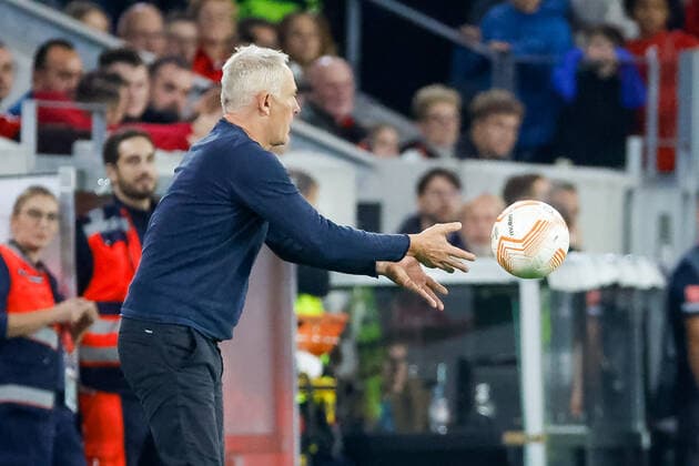 Christian Streich SC Freiburg, coach on the ball in action , GER, SC Freiburg vs Olympiacos FC, soccer, UEFA Europa League, matchday 5, group stage, 27 10 2022 GER, SC Freiburg vs Olympiacos FC, soccer, UEFA Europa League, matchday 5, group stage, 27 10 2022 Freiburg im Breisgau, Germany Copyright: xEibner-Pressefoto GrantxHubbsx EP_GHS