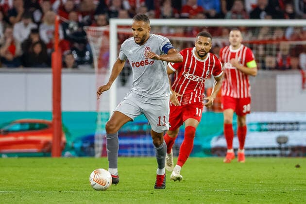 Youssef El Arabi Olympiacos FC, 11 and Daniel Kofi Kyereh SC Freiburg, 11 in running duel , GER, SC Freiburg vs Olympiacos FC, Football, UEFA Europa League, Matchday 5, Group Stage, 27 10 2022 GER, SC Freiburg vs Olympiacos FC, Football, UEFA Europa League, Matchday 5, Group Stage, 27 10 2022 Freiburg im Breisgau, Germany. Copyright: xEibner-Pressefoto GrantxHubbsx EP_GHS