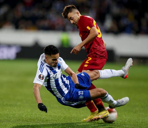 Stephan El Shaarawy 92, Roma, Pyry Soiri 23 of HJK during the UEFA Europa League football Group C match between HJK Helsinki - As Roma at the Bolt Arena on October 27. 2022 in Helsinki, Finland. (Kalle Parkkinen Newspix24)  Copyright: xKallexParkkinenx np24_KPC6798