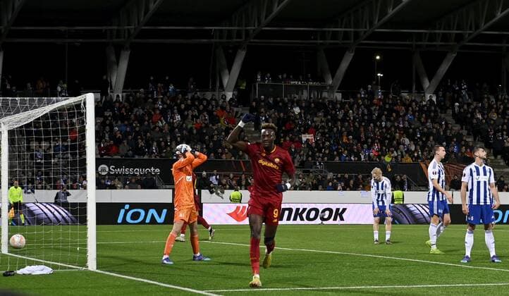 Tammy Abraham (9) of AS Roma celebrates Roma s 1-2 goal behind HJK goalkeeper Conor Hazard (L) during the football UEFA Europa League Group C match HJK vs. AS Roma in Helsinki, Finland on Thursday, 27th Oct., 2022. The goal was judged as own goal by Arttu Hoskonen (R, 5) of HJK. Helsinki Finland LKFTJ20221027232054PQAR  Copyright: xEmmixKorhonenx LKFTJ20221027232054PQAR