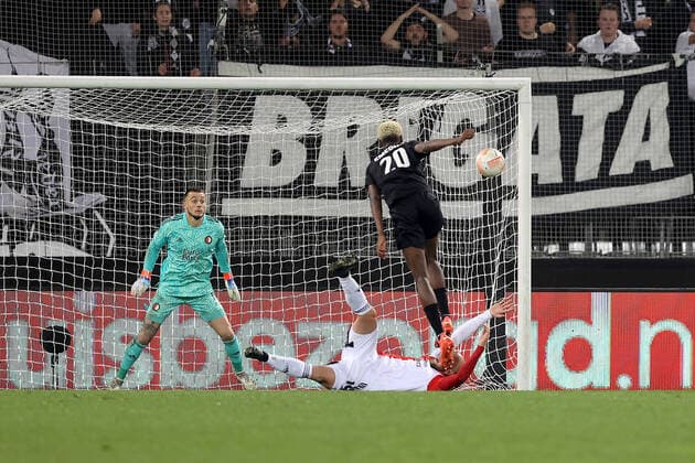 SOCCER - UEFA EL, Sturm vs Feyenoord GRAZ,AUSTRIA,27.OCT.22 - SOCCER - UEFA Europa League, group stage, SK Sturm Graz vs Feyenoord Rotterdam. Image shows Justin Bijlow, Gernot Trauner (Feyenoord) and Emanuel Esse Emegha (Sturm).  GEPAxpictures xHansxOberlaender