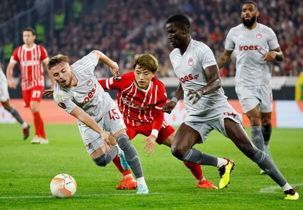 Oleg Reabciuk Olympiacos FC, 45 , Ritsu Doan SC Freiburg, 42 and Ousseynou Ba Olympiacos FC, 24 fighting for the ball , GER, SC Freiburg vs Olympiacos FC, Football, UEFA Europa League, Matchday 5, Group Stage, 27 10 2022 GER, SC Freiburg vs Olympiacos FC, Football, UEFA Europa League, Matchday 5, Group Stage, 27 10 2022 Freiburg im Breisgau, Germany. Copyright: xEibner-Pressefoto GrantxHubbsx EP_GHS