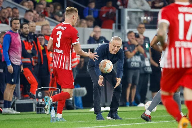 Philipp Lienhart SC Freiburg, 03 and Christian Streich SC Freiburg, coach , GER, SC Freiburg vs Olympiacos FC, football, UEFA Europa League, Matchday 5, Group Stage, 27 10 2022 GER, SC Freiburg vs Olympiacos FC, football, UEFA Europa League, Matchday 5, Group Stage, 27 10 2022 Freiburg im Breisgau, Germany. Copyright: xEibner-Pressefoto GrantxHubbsx EP_GHS