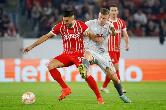 Vincenzo Grifo SC Freiburg, 32 and Pep Biel Olympiacos FC, 21 in duel , GER, SC Freiburg vs Olympiacos FC, Football, UEFA Europa League, Matchday 5, Group Stage, 27 10 2022 GER, SC Freiburg vs Olympiacos FC, Football, UEFA Europa League, Matchday 5, Group Stage, 27 10 2022 Freiburg im Breisgau, Germany. Copyright: xEibner-Pressefoto GrantxHubbsx EP_GHS